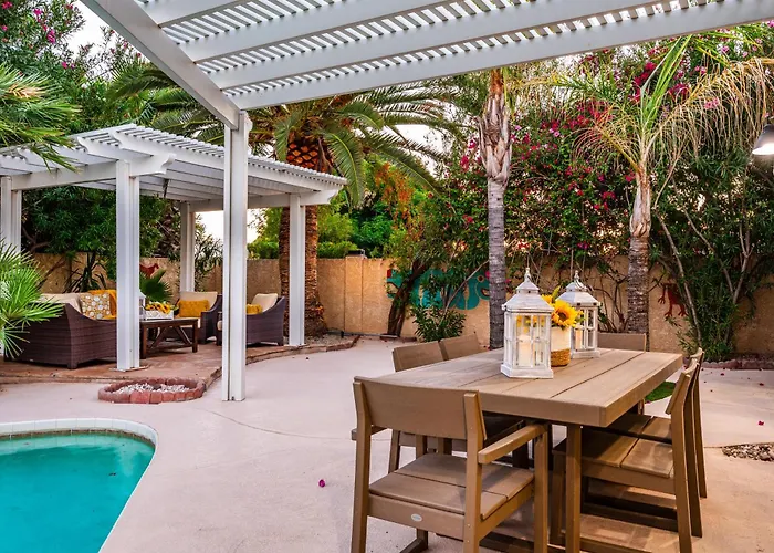 Holiday home Game Nights Swimming And Whispering Palms