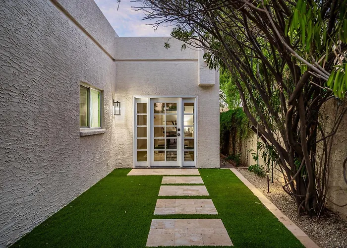 Game Nights Swimming And Whispering Palms Holiday home Scottsdale