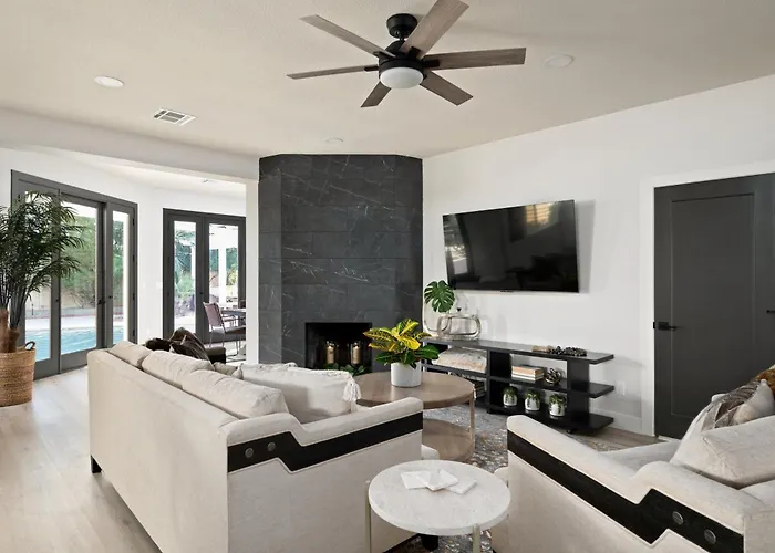 Game Nights Swimming And Whispering Palms Holiday home Scottsdale
