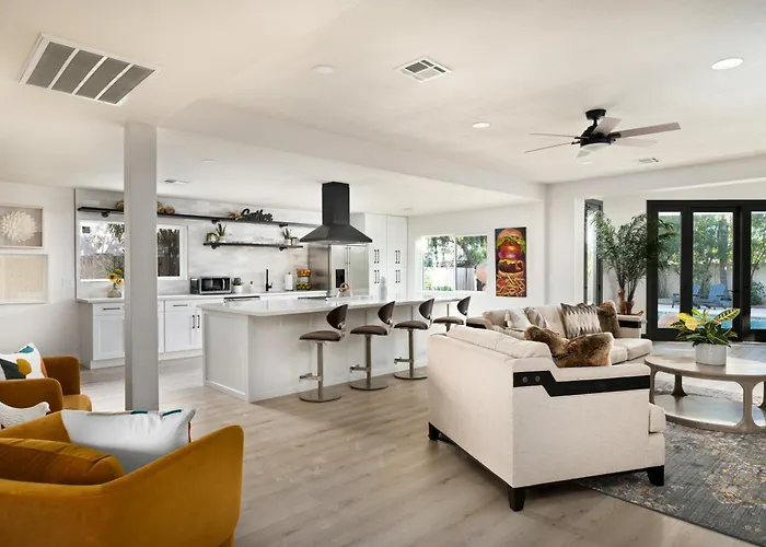 Game Nights Swimming And Whispering Palms Holiday home Scottsdale